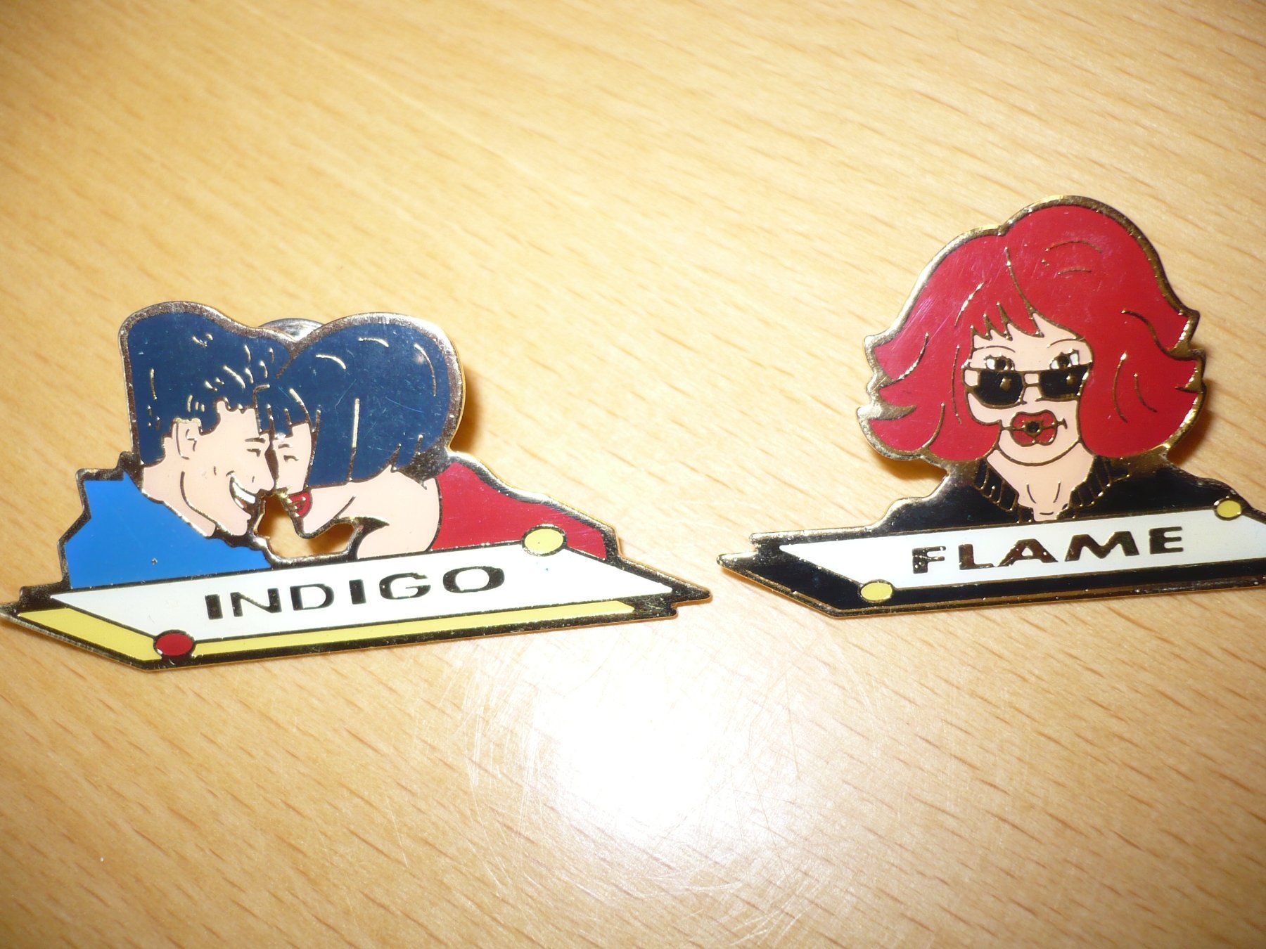 Placchette & Badge: 2 Pins INDIGO & FLAME – Nuovo (secondo la descrizione) da Merzligen venduto da Marthe22