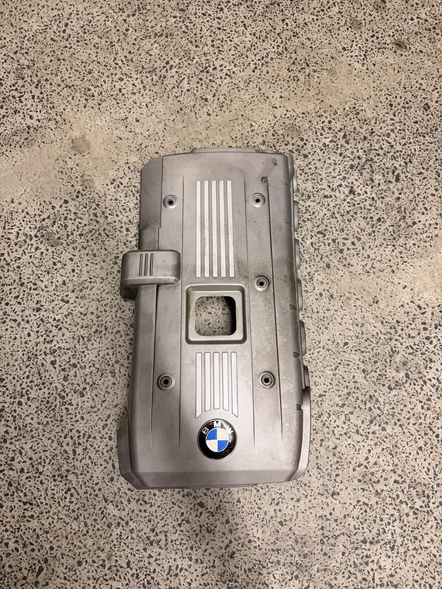 BMW Alle Autoersatzteile: BMW Motorabdeckung E90 N52 – Gebraucht aus Bern von 2MRTN7 2