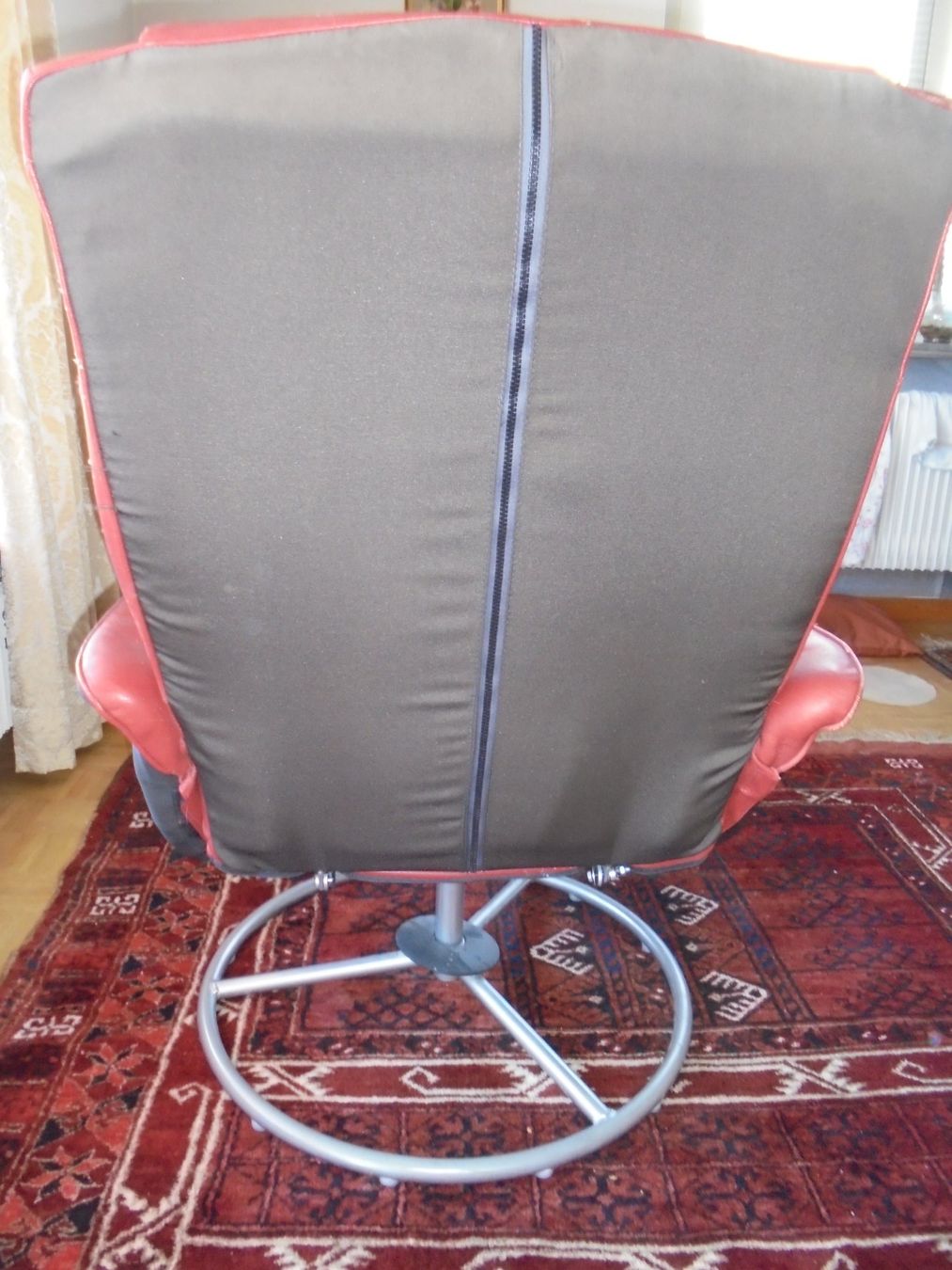 Poltrone: Roter Leder Relaxsessel, Drehfuess, – Usato da Rüschegg-Heubach venduto da bmw325x 3