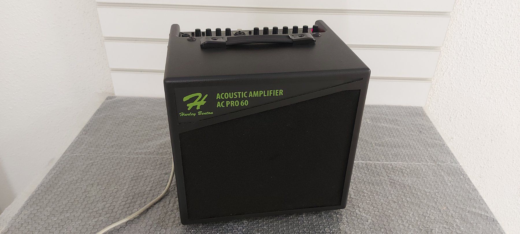 Amplificatori: HB AC PRO 60 Akustik-Combo , neuwertig – Nuovo (secondo la descrizione) da Glattbrugg venduto da Swissmusik