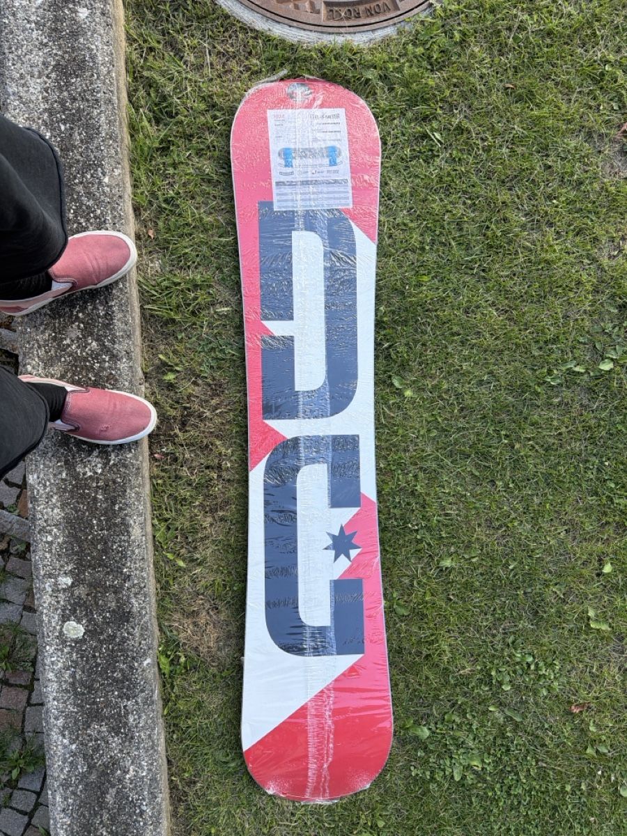 Board: Snowboard DC Focus grau neu originalverpackt – Nuovo e nell'imballaggio originale da Scuol venduto da bia_v5bz 4