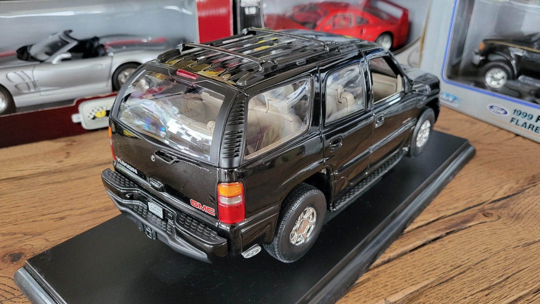 Welly Modellautos: GMC Yukon Denali 1:18 Welly – Gebraucht aus Rothrist von Juana5 3