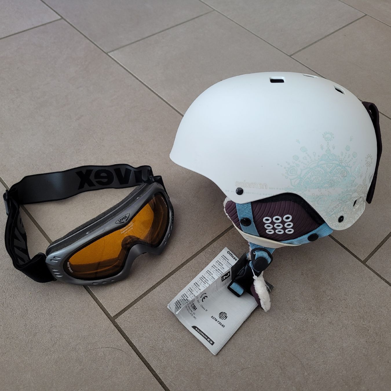Caschi: skihelm Salomon – Nuovo (secondo la descrizione) da Oberbuchsiten venduto da Julia0118
