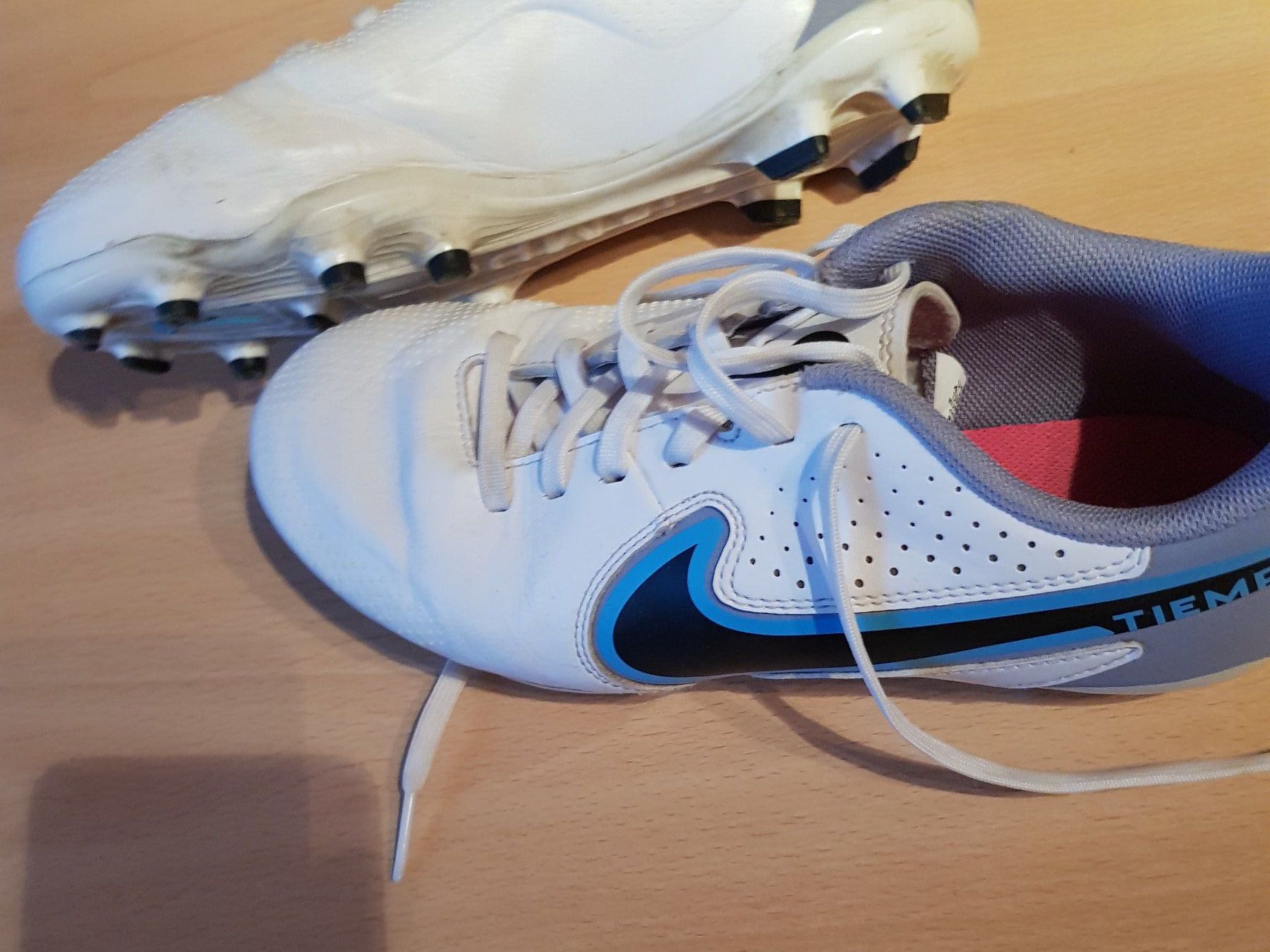 Nike Schuhe für Jungen: Fussballschuhe Nike 36.5 – Gebraucht aus Rothenfluh von Sawi80 2