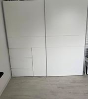 Kleiderschrank weiss mit Schiebetüren