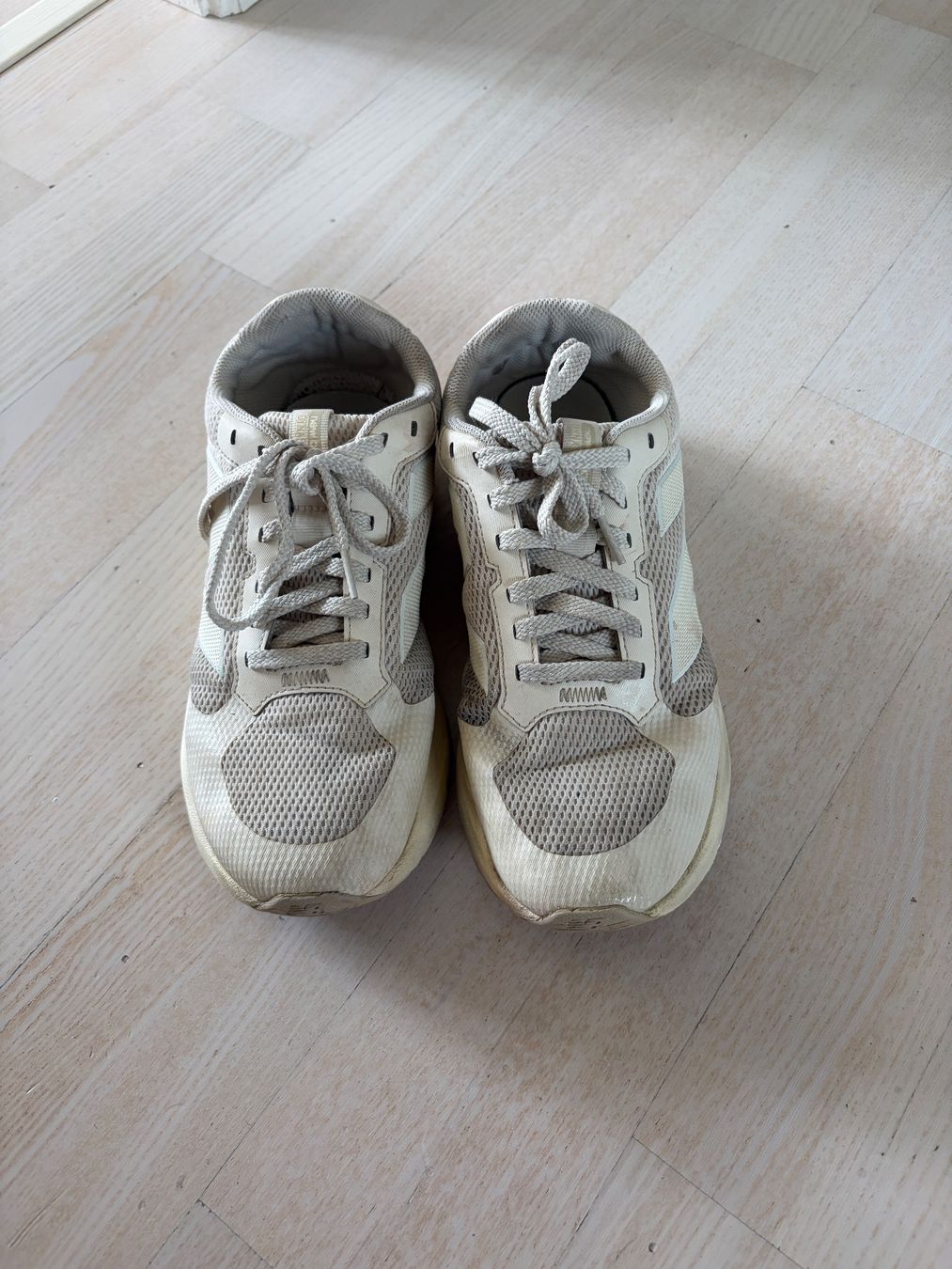 New Balance Scarpe da uomo: Chaussures de marche/course New Balance – Usato da Mont-sur-Lausanne venduto da kai_fy28 1