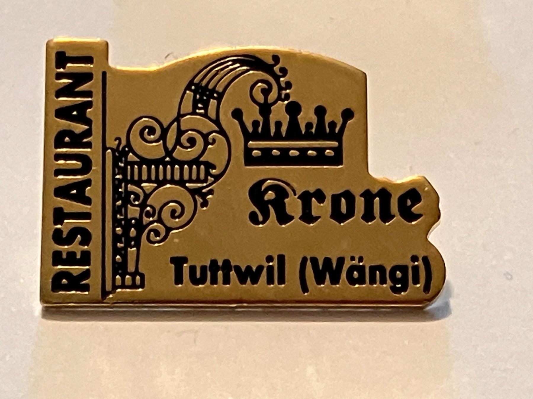 Placchette & Badge: 1 Pin Restaurant Krone Tuttwil Wängi – Usato da Basel venduto da djwwpp