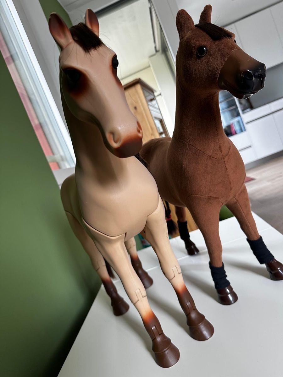 Jouets: 2 Spielpferde 1 mit Fell,  – D'occasion à Pfäffikon ZH par Ben0707 8