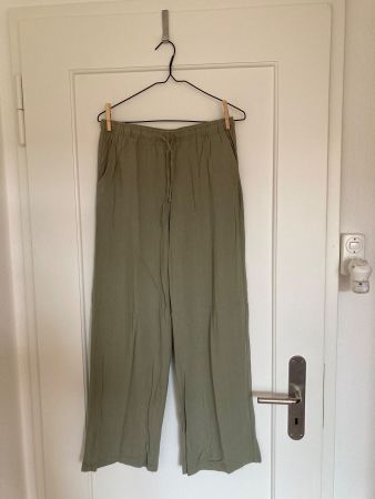 Grüne Leinenhose von Stradivarius