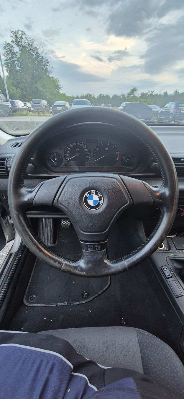 BMW Toutes les pièces auto: Sportlenkrad BMW E36 mit Airbag – D'occasion à Möhlin par Matt133