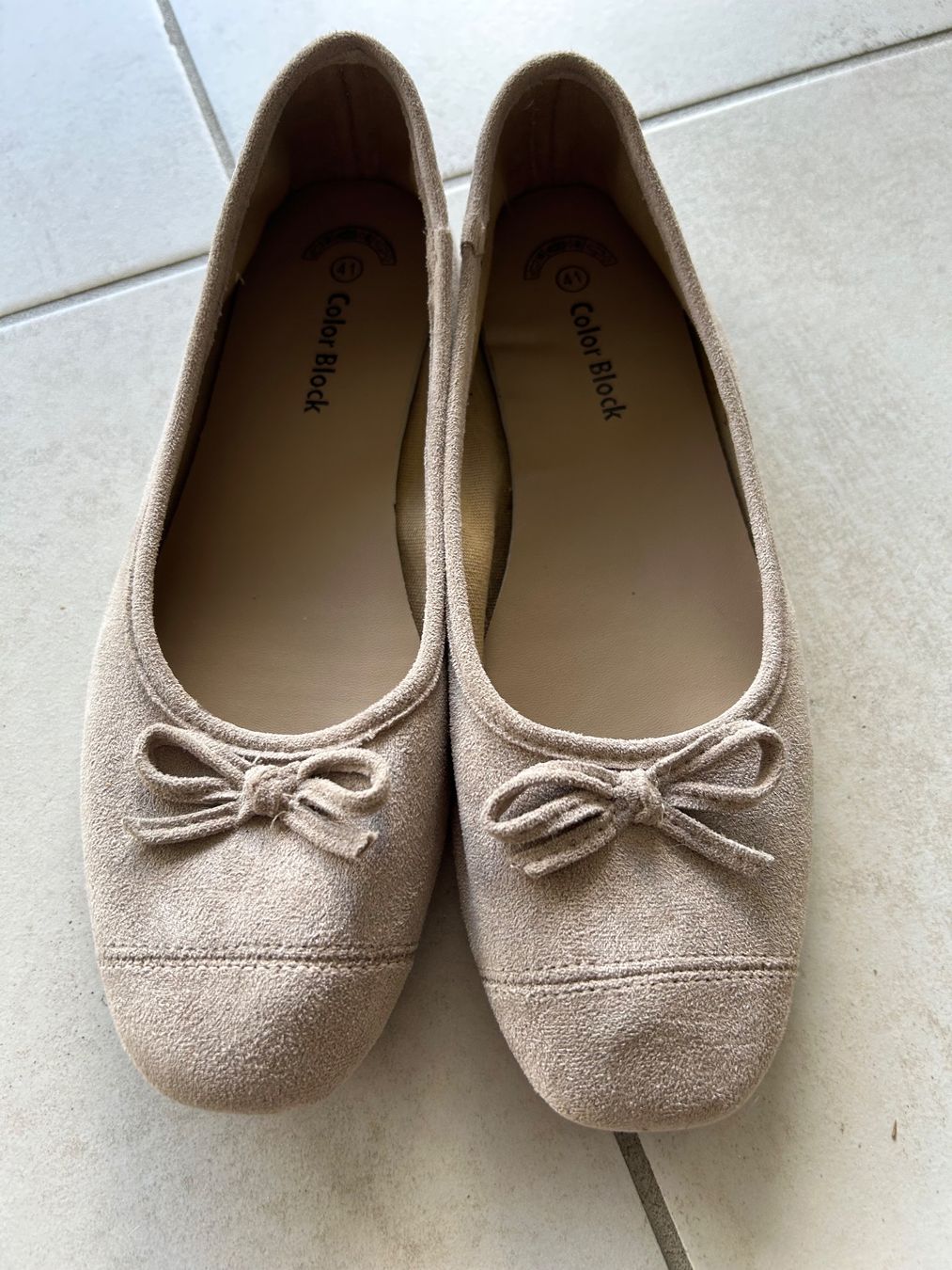 Scarpe da donna: Ballerines en daim – Usato da Courrendlin venduto da loko2910 1