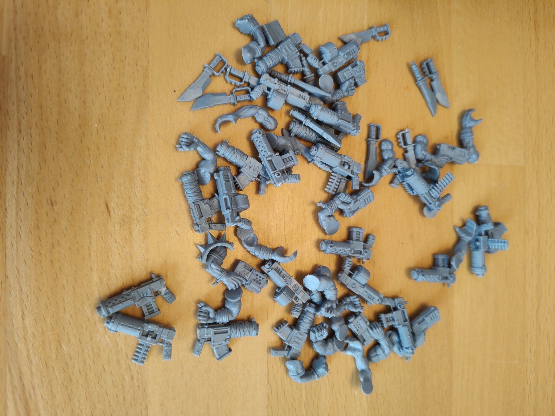 Kit di modellismo & Modellini statici: WARHAMMER 40K - OLD ORKS BITS + BANNER – Usato da Matran venduto da Rafiki91