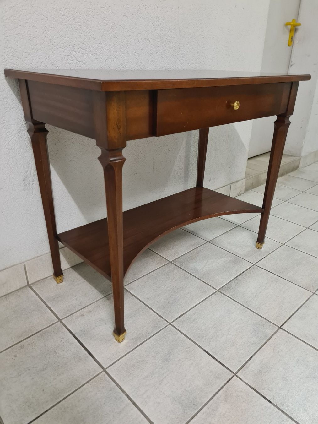 Schreibtische: Bureau petit – Gebraucht aus Monthey von 187-zeroo 7