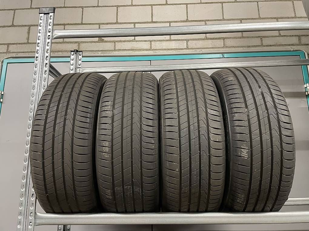 Pneus & Roues: 215/50R18 – D'occasion à Oberrohrdorf par nuba78