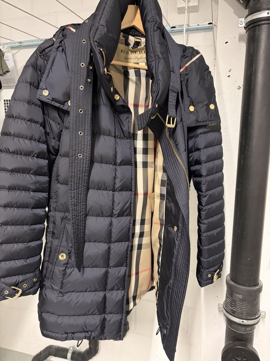 Burberry Jacken: Burberry Winterjacke Damen Gr. M – Neu (gemäss Beschreibung) aus Frauenkappelen von SSCN01