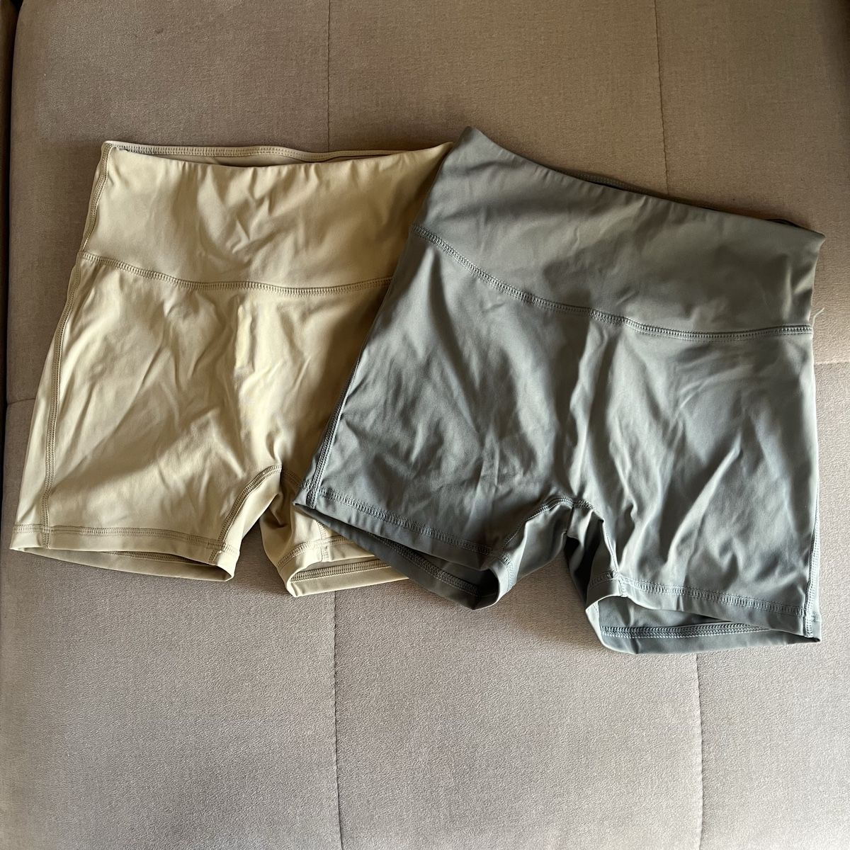 Pantaloni: 2 kurze Push-up Hosen – Nuovo (secondo la descrizione) da Cunter venduto da tiramisuuu_