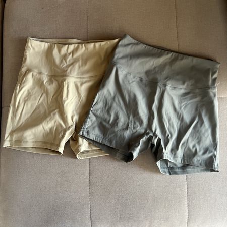 2 kurze Push-up Hosen