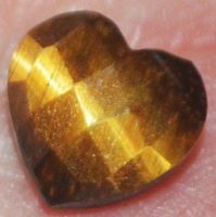 Deko Heilstein L-2537 – Tigerauge Herzform Briolette – 9x9mm