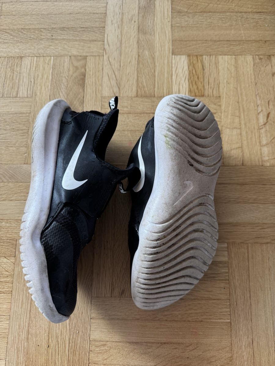 Nike Chaussures garçon: Nike Schuhe, Grösse 33 – D'occasion à Kleinandelfingen par les_gb7w 1