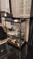 Verkaufsvitrine aus Glas mit Metallgestell schwarz