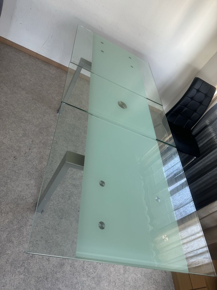 Tavoli: Extendable Glass Dining Table with Metal Legs, Modern – Usato da Zuchwil venduto da DhudraS