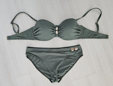 Vivance Bügel-Bandeau-Bikini mit edlen Zierknöpfen   Gr.42C