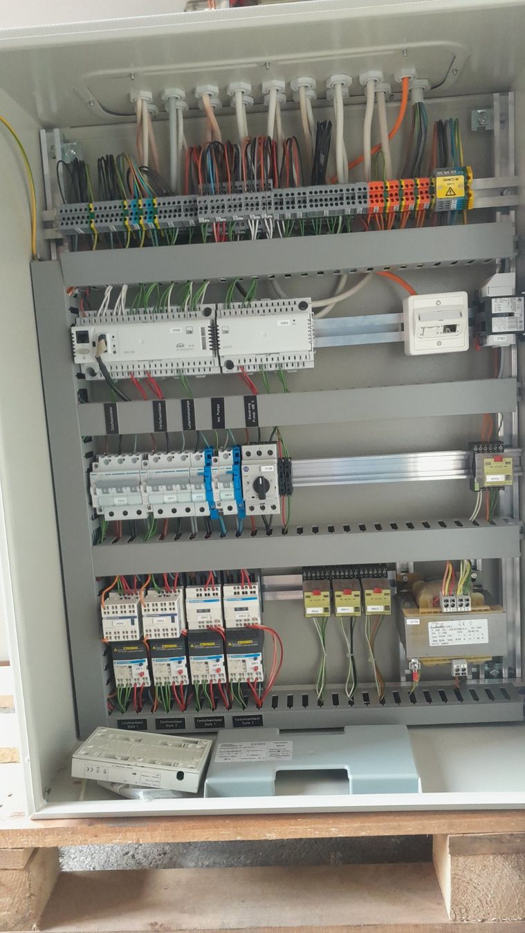 Alimentazione elettrica: Steuerschrank gebraucht – Usato da Unteriberg venduto da Wisipower 2