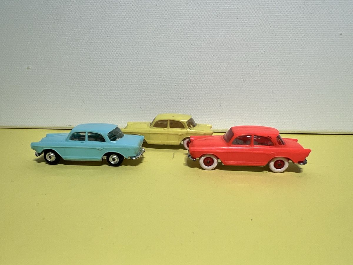Norev Modellini d'auto: Norev, 3 x Simca Aronde in 1/87 – Usato da Weinfelden venduto da Kammerflimmern 2