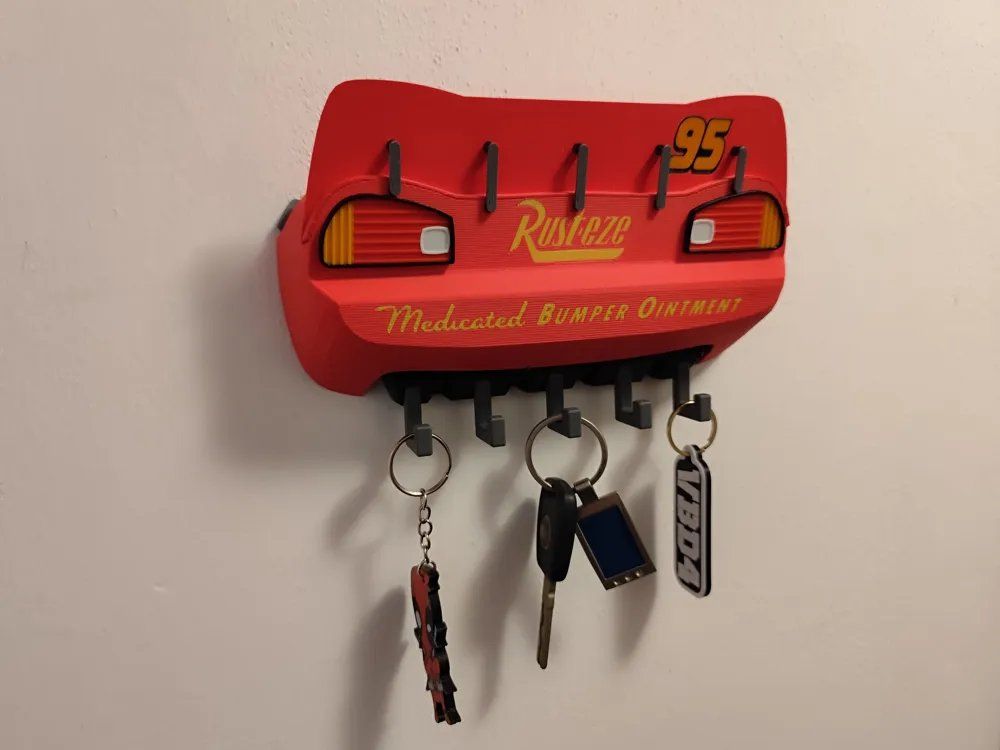 Eisenwaren: Lightning McQueen Schlüsselhalter – Neu (gemäss Beschreibung) aus Niederweningen von Wellington3D