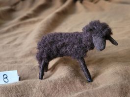 Schwarzenberger Krippenfiguren Schaf klein dunkelbraun N8