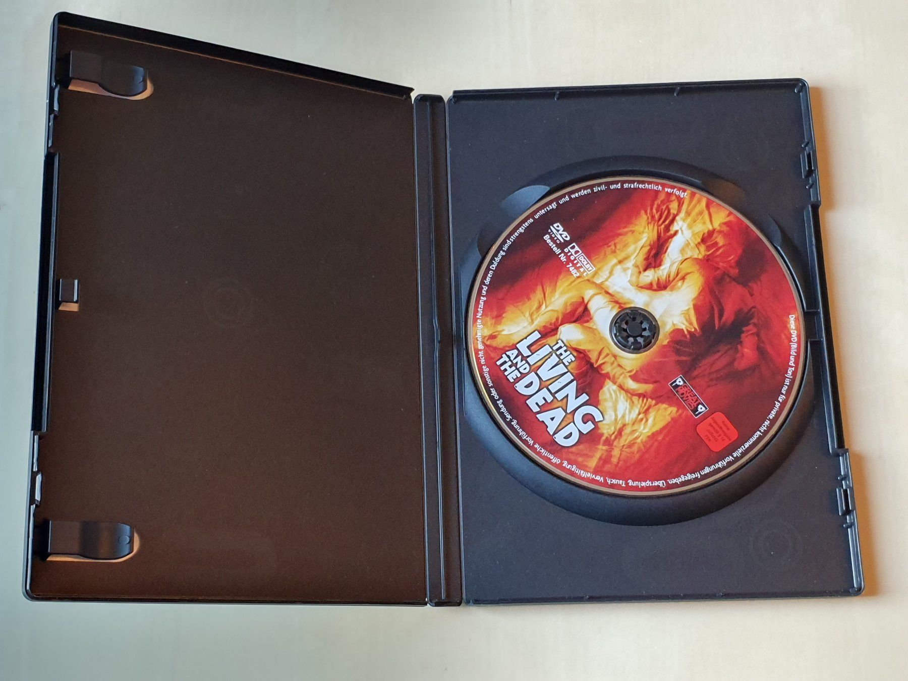 Tutti i DVDs: The living and the Dead – Usato da Stansstad venduto da collectorsshop 2