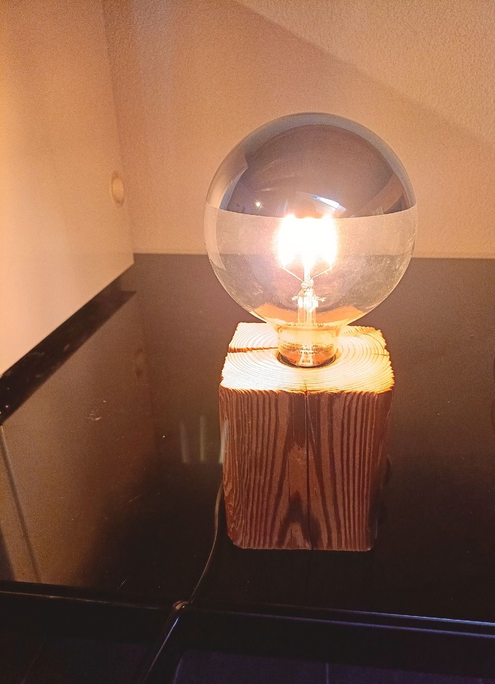 Lampade: tischlampe marke "holzig" max. 10W – Nuovo (secondo la descrizione) da Leissigen venduto da Gertsch_