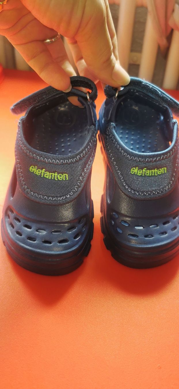 Elefanten Scarpe per ragazzi: Crocs / Sommer Schuhe Gr 22 – Usato da Winterthur venduto da Katyakaterina