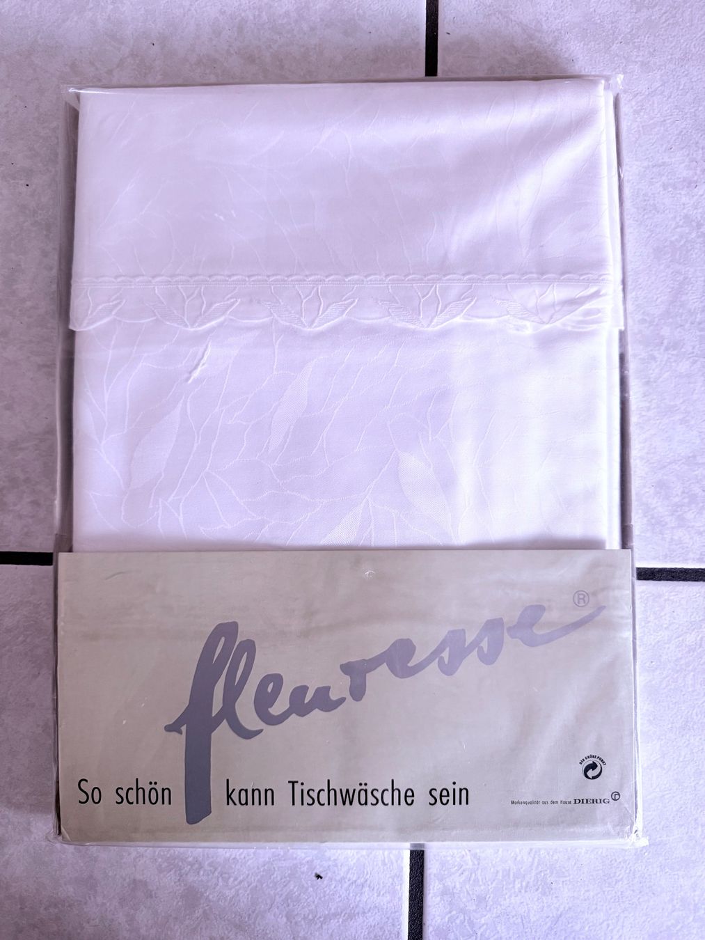 Altra biancheria da tavola: TOVAGLIA – Nuovo e nell'imballaggio originale da Monte Carasso venduto da Ely67
