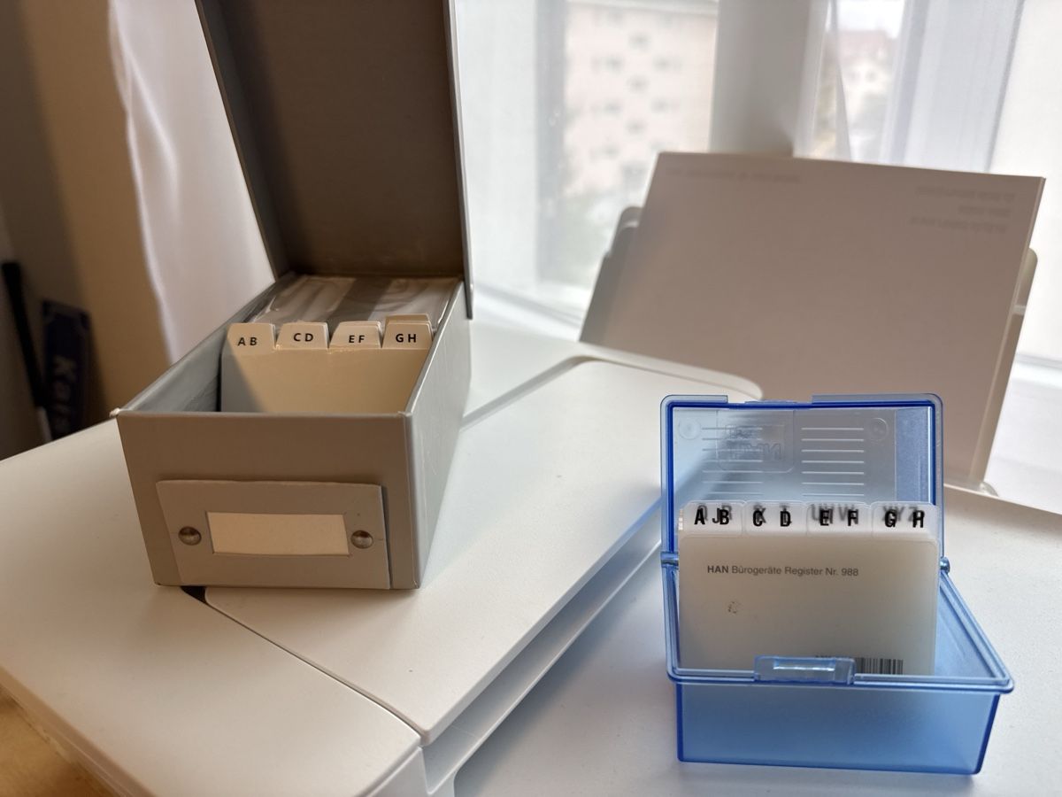 Raccoglitori: Kartenregister Metallbox mit Einsätzen und Kunststoffbox – Nuovo (secondo la descrizione) da Affoltern am Albis venduto da Partyfruit