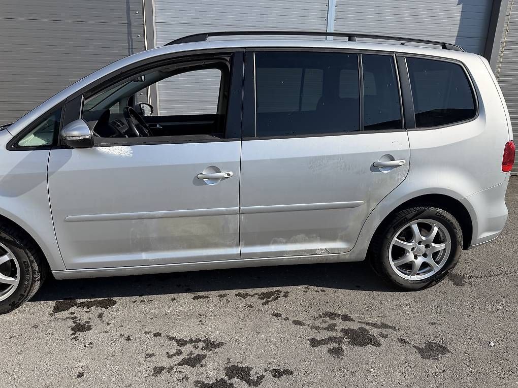 Automobili: VW Touran 1.6 TDI DSG – Usato da Luzern venduto da red_bull2 4