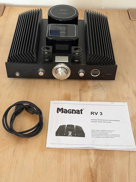 Amplificatori: Vollverstärker, Magnat RV-3 – Usato da Schwanden GL venduto da Sedona-3 3