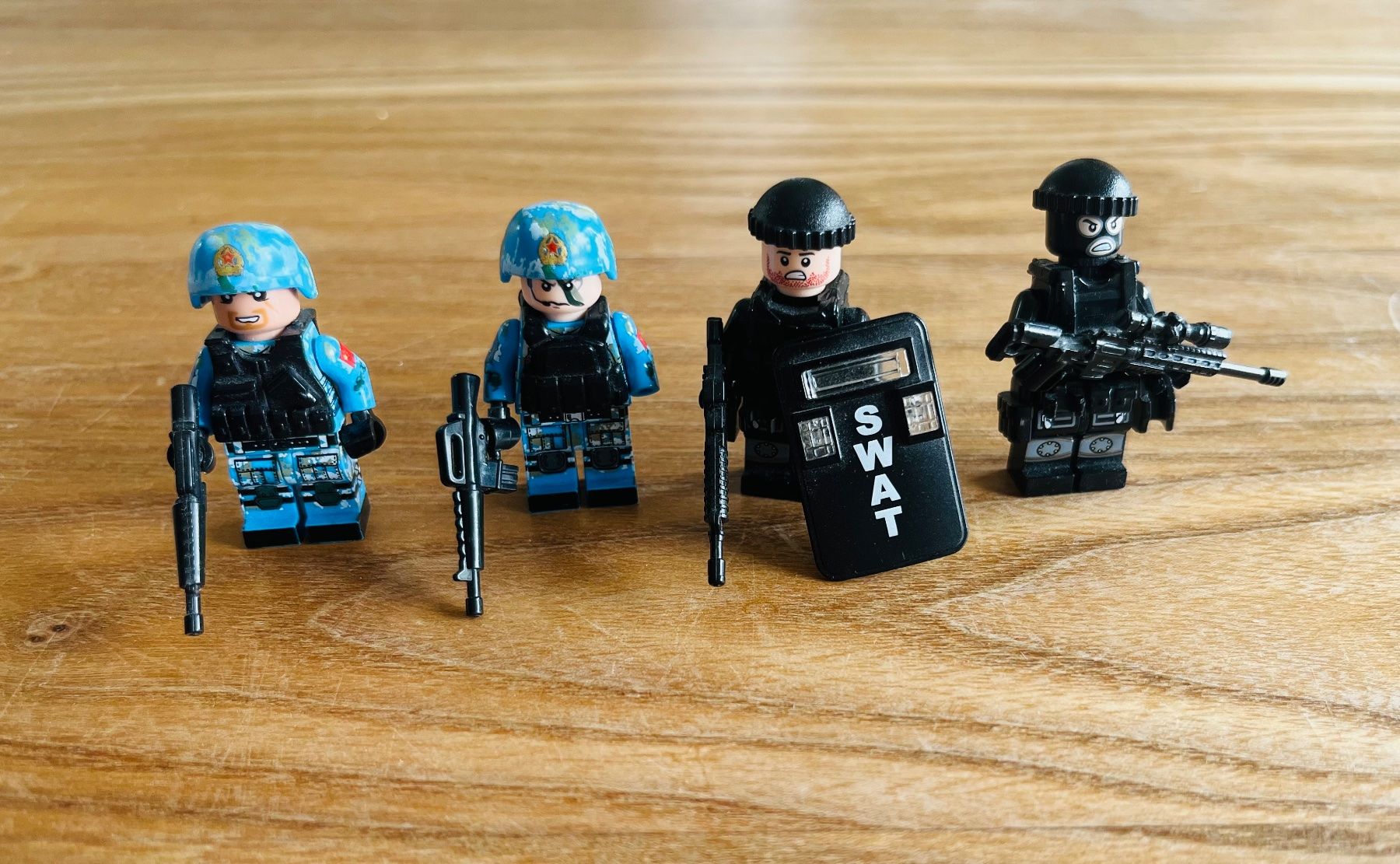 Lego Giocattoli: Lego SWAT und Söldner Figuren – Usato da Luzern venduto da Baba065