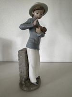 Porzellanfigur Junge mit Ferkel von NAO by Lladró