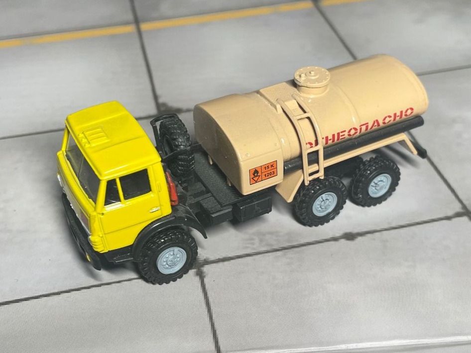 Camion Kamaz Miniature 1:87 - Marque BRNO - Petite Série Tchèque