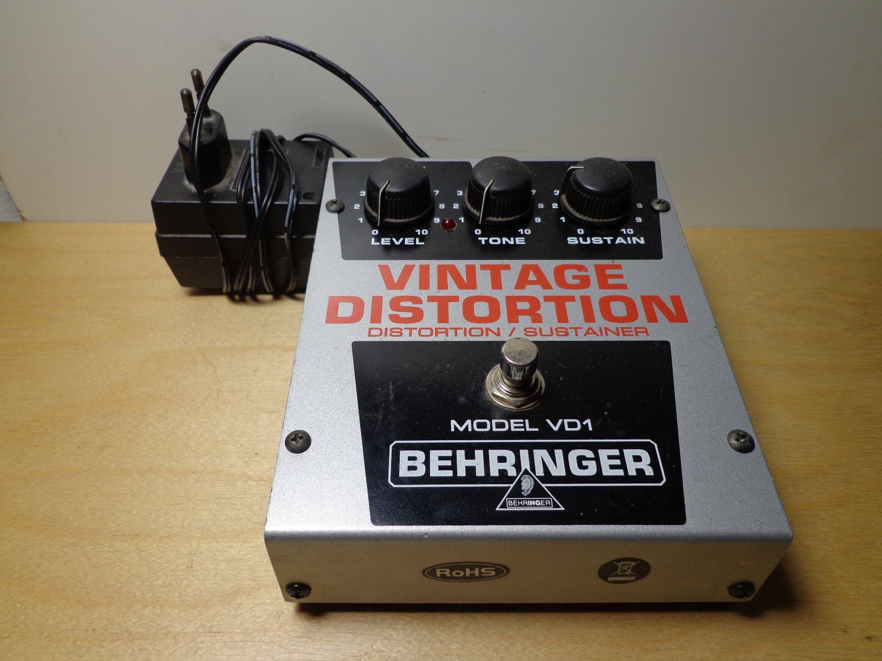 Behringer Strumenti musicali: Behringer Vintage Distortion VD1 Gitarren Effektpedal - S... – Usato da Ligornetto venduto da Faffarel