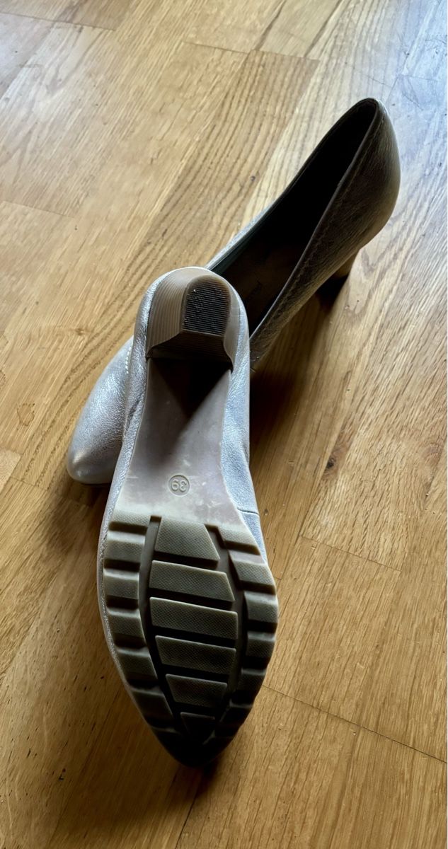 Roberto Santi Scarpe da donna: Paire de chausssures à talons – Usato da Estavayer Le Lac venduto da sico1260 2
