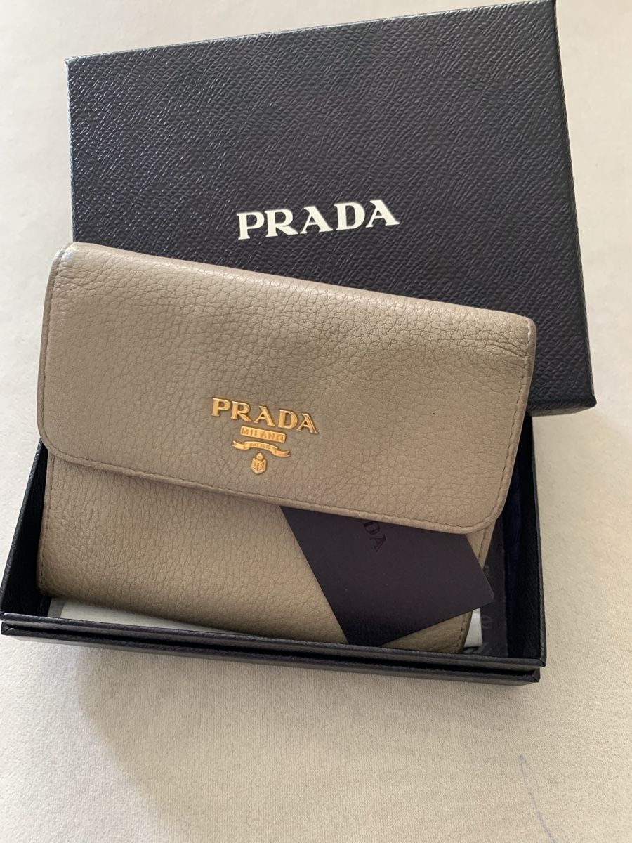 Prada Portemonnaies: Prada Portemonnaie – D'occasion à Bergdietikon par zor_856j 1
