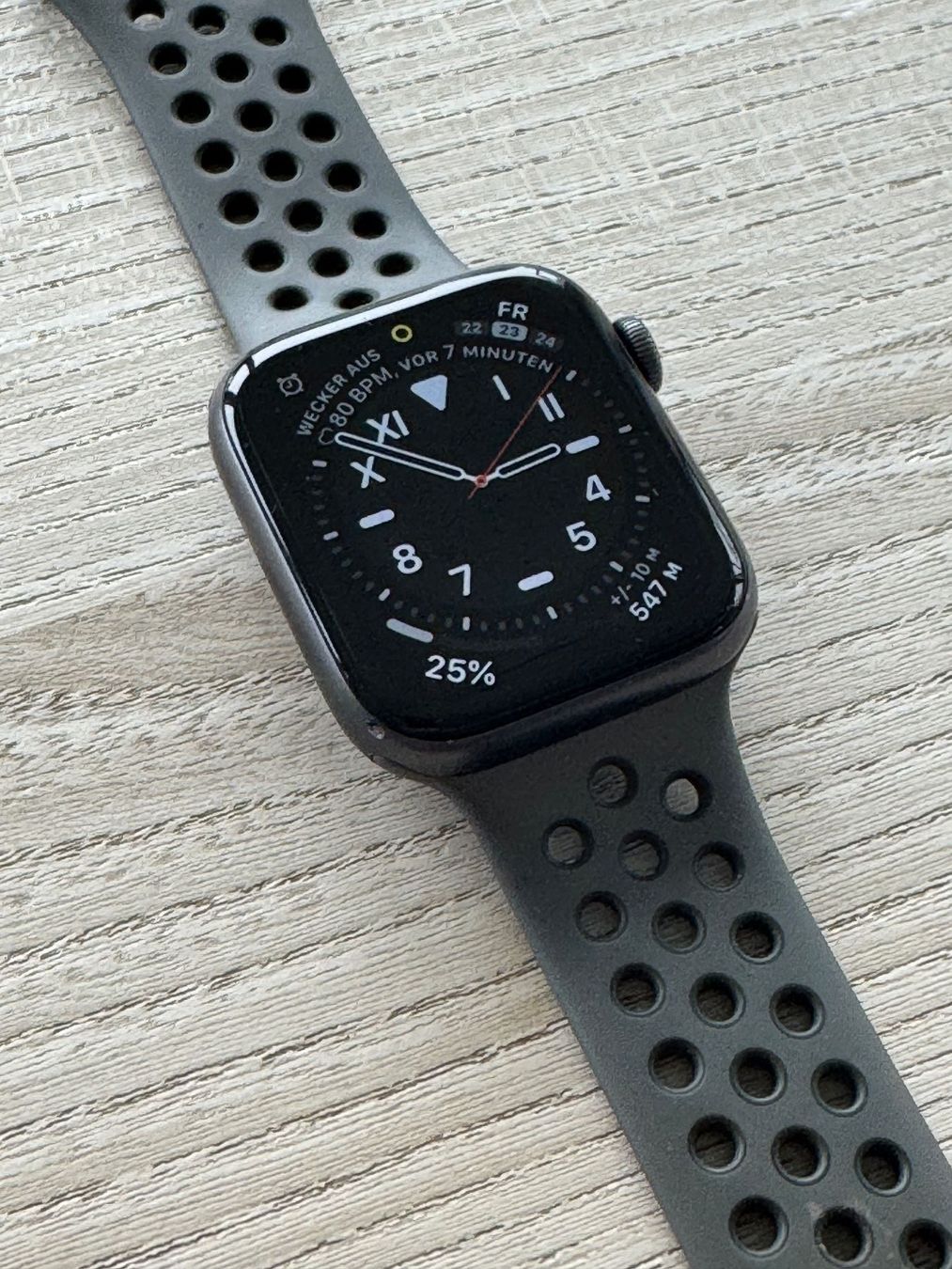 Apple Smartwatch: Apple Watch Series 6 44mm Space Grey Aluminium CEL – Usato da Oberrohrdorf venduto da Peewee15 2
