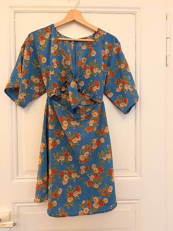 Kleid mit Blumen S