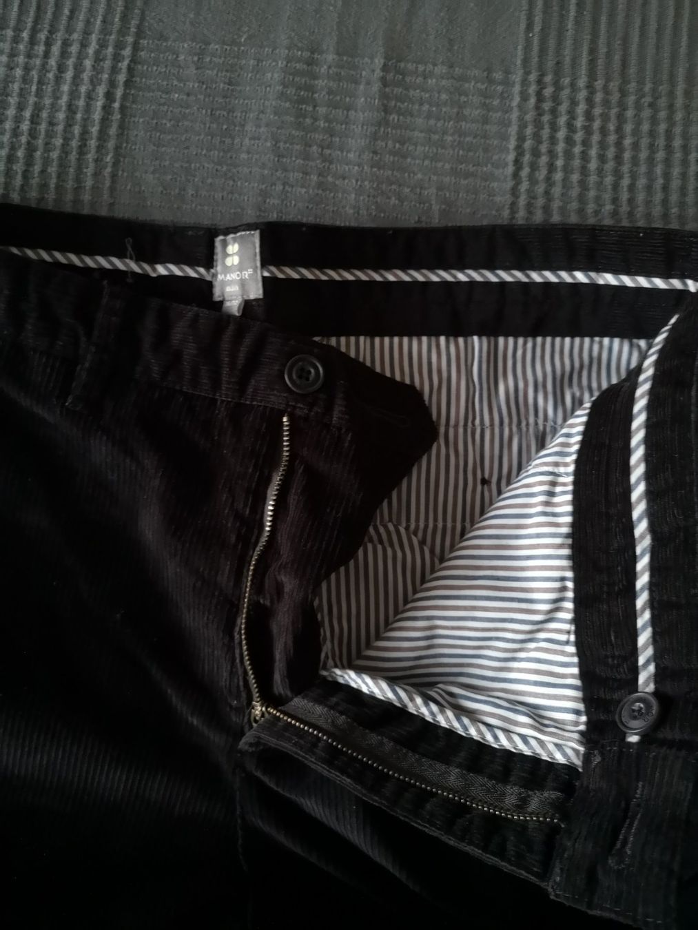 Pantaloni: 2 pantalons velours cotelés – Usato da neuchatel venduto da Mictou 1