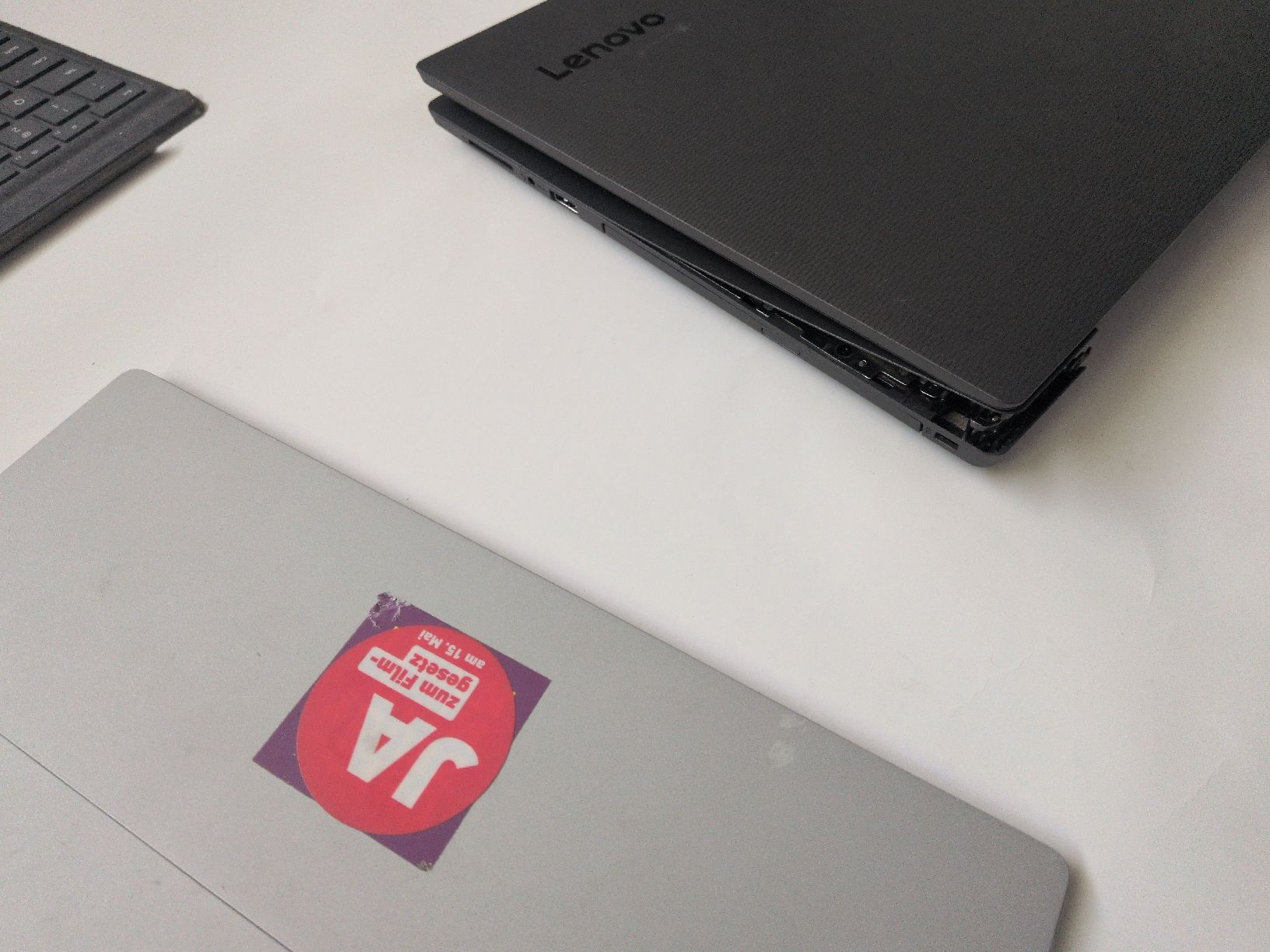 Microsoft Tablet PC: PC Bundle, Surface Pro 7, Lenovo Laptop – Gebraucht aus Zürich von vitibaba 6