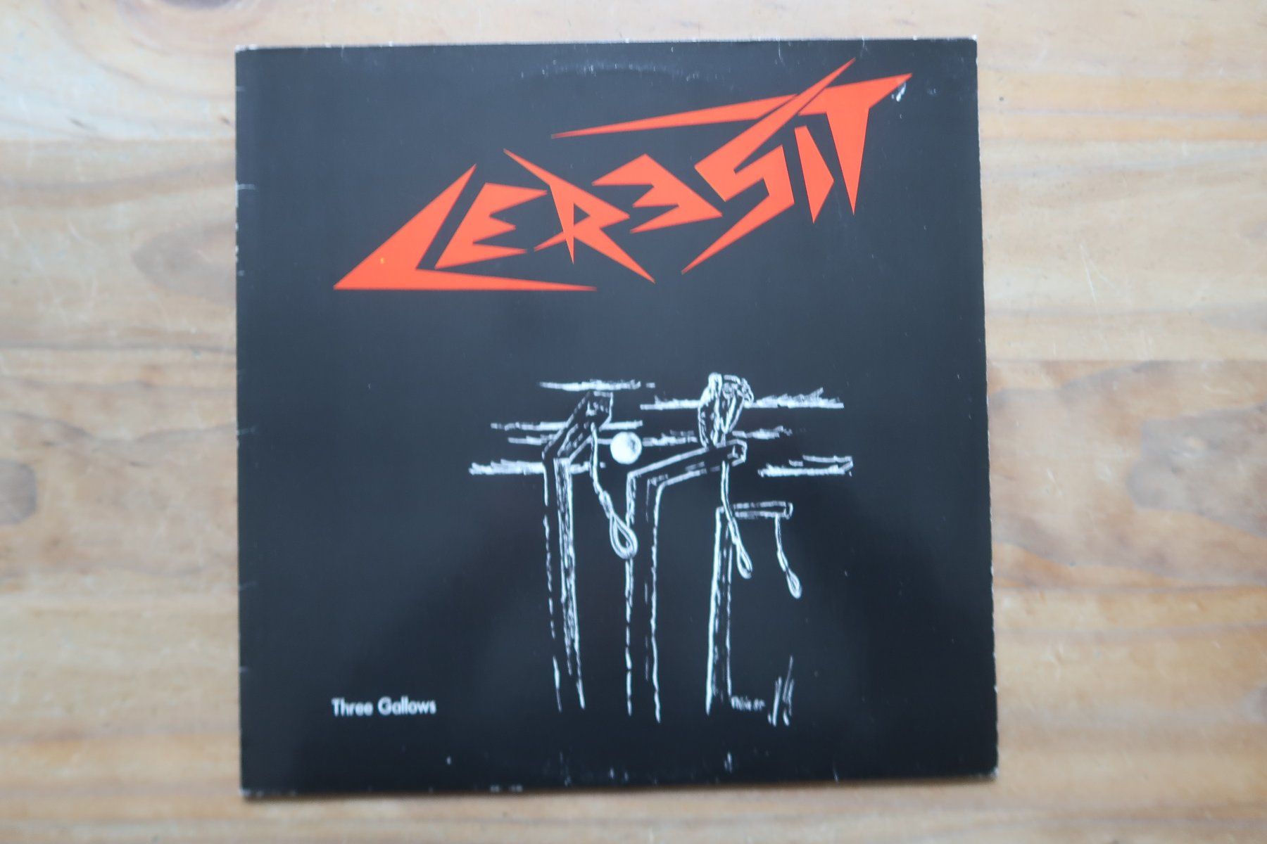 Dischi in vinile: CERESIT - THREE GALLOWS - PUNK - ROTES VINYL LP – Usato da Basel venduto da Patiscat