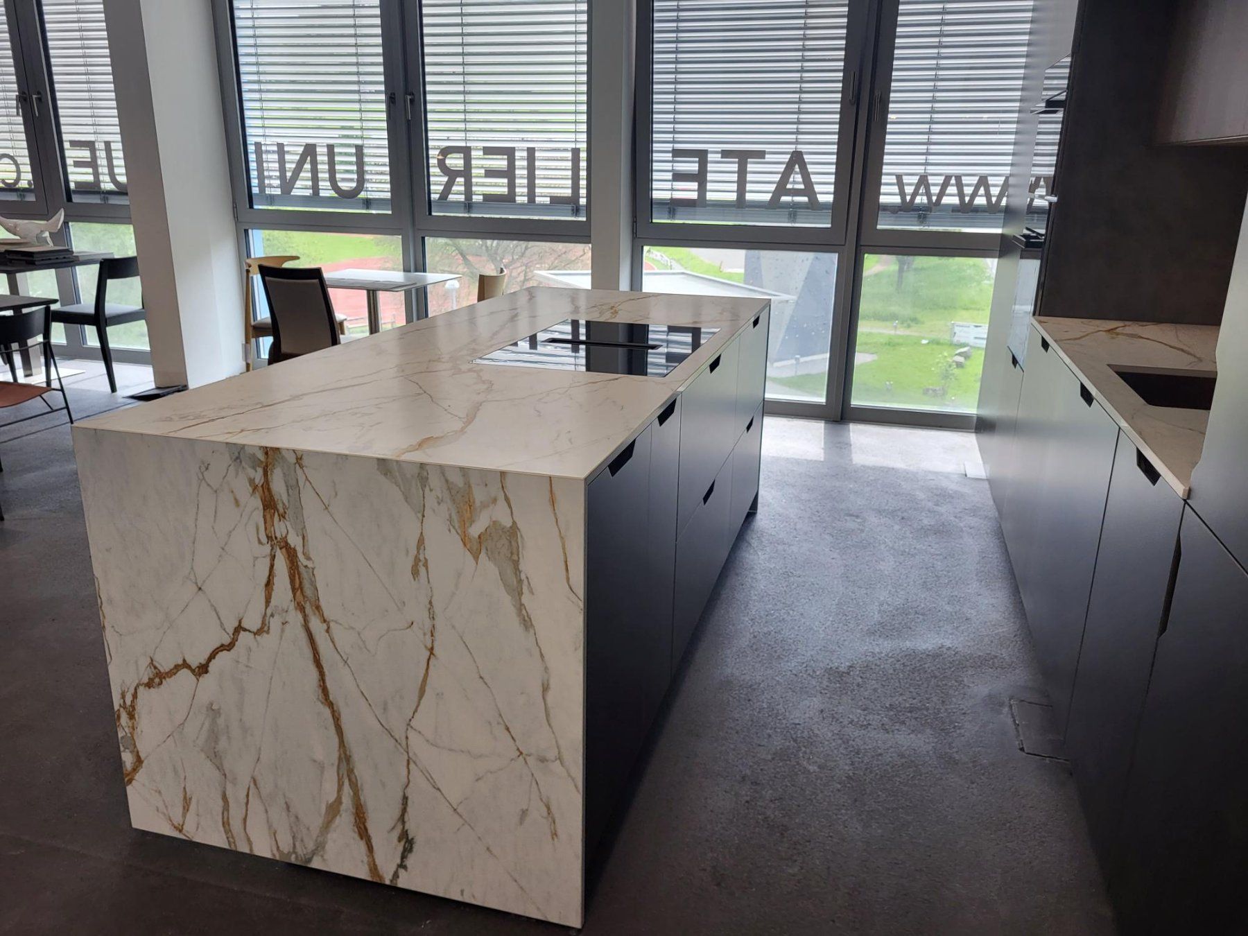 Cucine complete: Design Küche Aster / Miele Geräte  / Dekton Stein – Nuovo (secondo la descrizione) da Küssnacht am Rigi venduto da domusinterior 3
