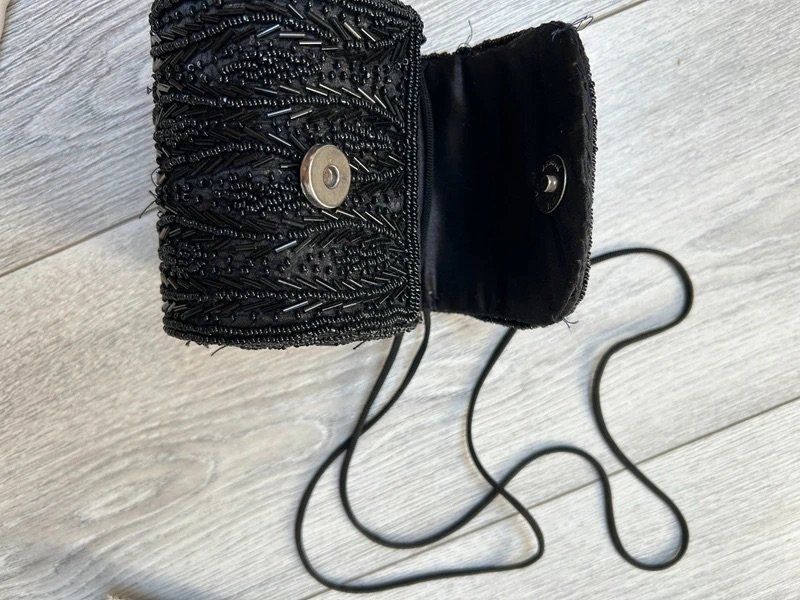 Borse da donna: Petite pochette à paillettes noir – Usato da Genève venduto da and_k79x 2